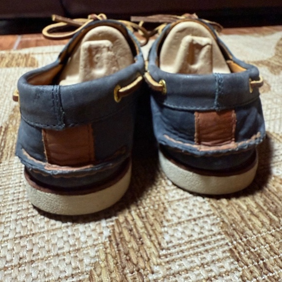 SPERRY Gold Cup™ Authentic Original Boat Shoe
Mens 7.5 Wmns 8.5-9 Navy EXCELLENT - Picture 4 of 7
